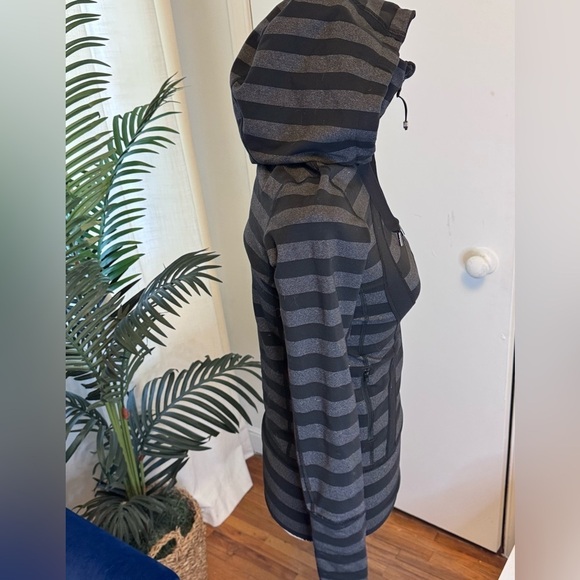 LULULEMON Stride Define Black and Gray Jacket - Picture 11 of 13